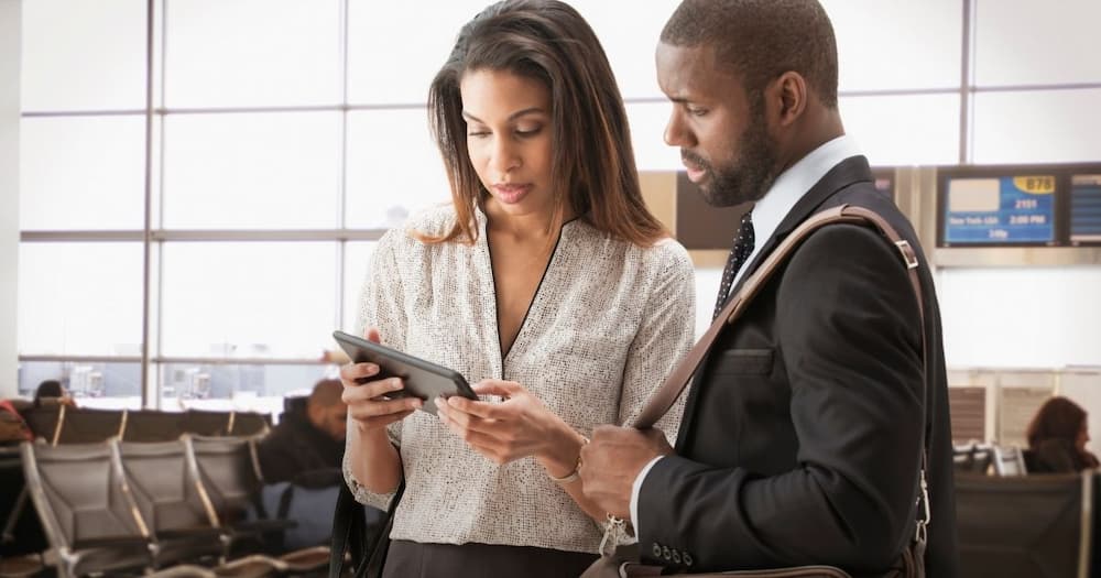 Woman, overhears airport convo, bae cheating on his wife