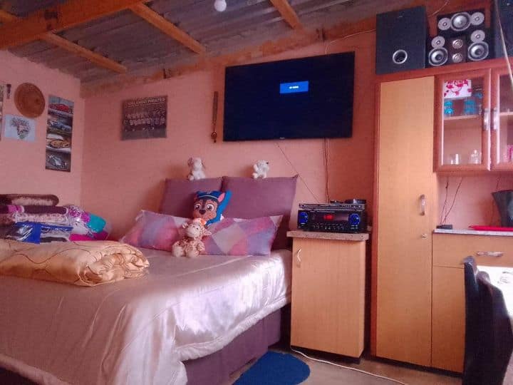 Man shares feminine-looking bedroom design on Facebook asking for feedback, netizens worried about his TV