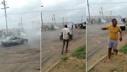 “Banna”: Mzansi wowed by a man tossed from spinning car in wild video, walks it off