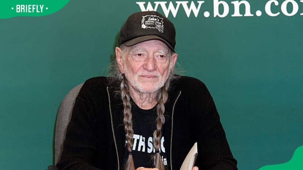 What are some interesting facts about Willie Nelson?